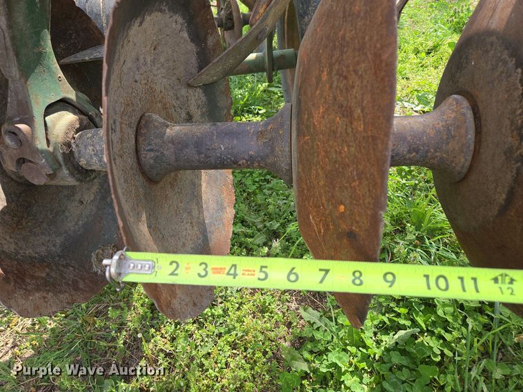 image for item EN3582 John Deere tandem disk