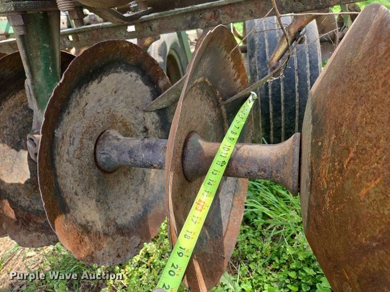 image for item EN3582 John Deere tandem disk
