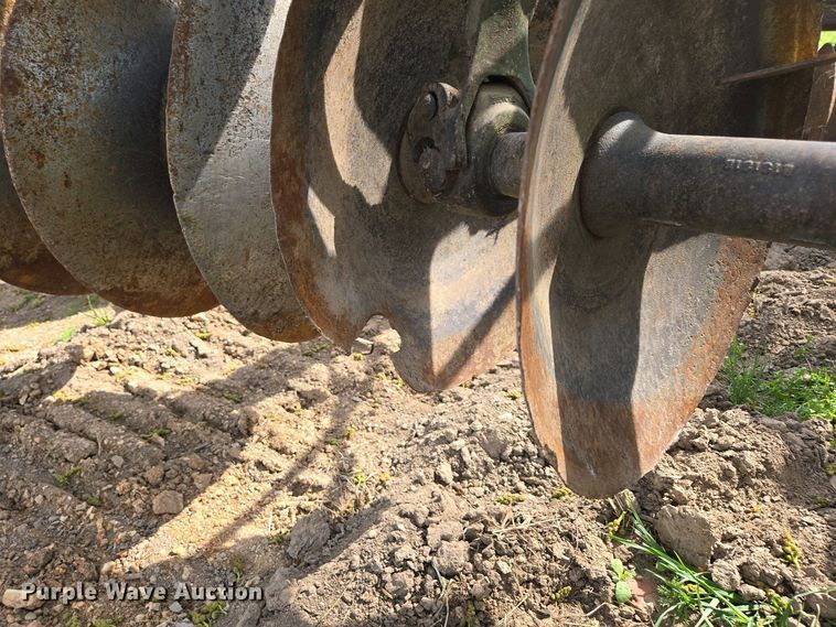 image for item EN3582 John Deere tandem disk