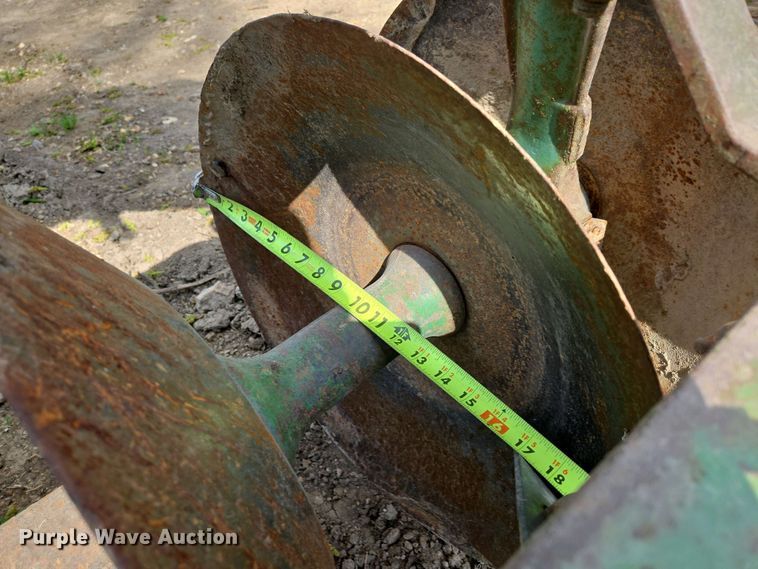 image for item EN3582 John Deere tandem disk