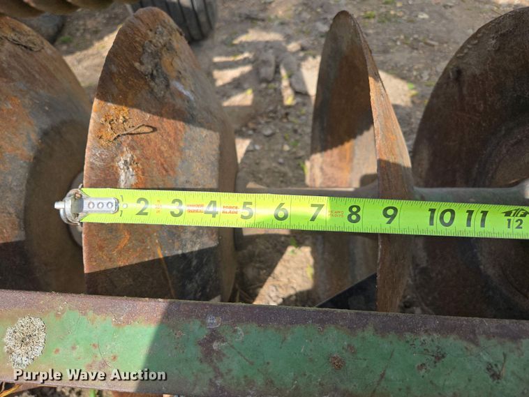 image for item EN3582 John Deere tandem disk