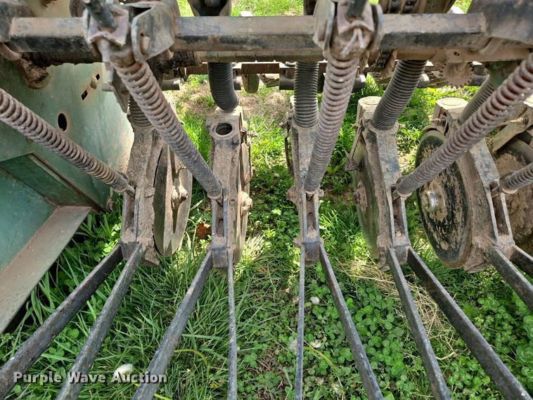 image for item EN3583 John Deere 8300217D grain drill