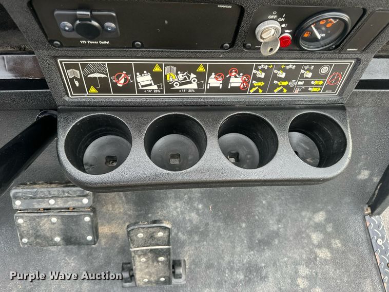 image for item EN4507 Cushman Refresher 1200 golf cart