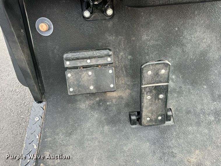 image for item EN4507 Cushman Refresher 1200 golf cart