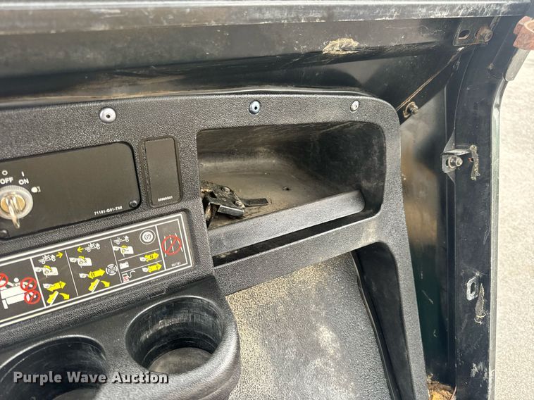 image for item EN4508 Cushman Hauler 1200 golf cart