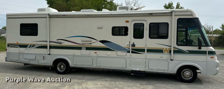 image for item EN4512 1996 Winnebago Adventure RV