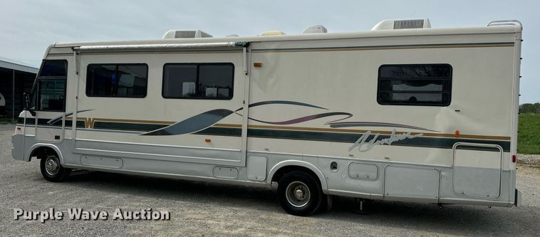 image for item EN4512 1996 Winnebago Adventure RV