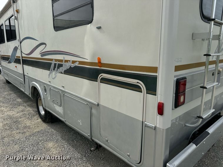 image for item EN4512 1996 Winnebago Adventure RV