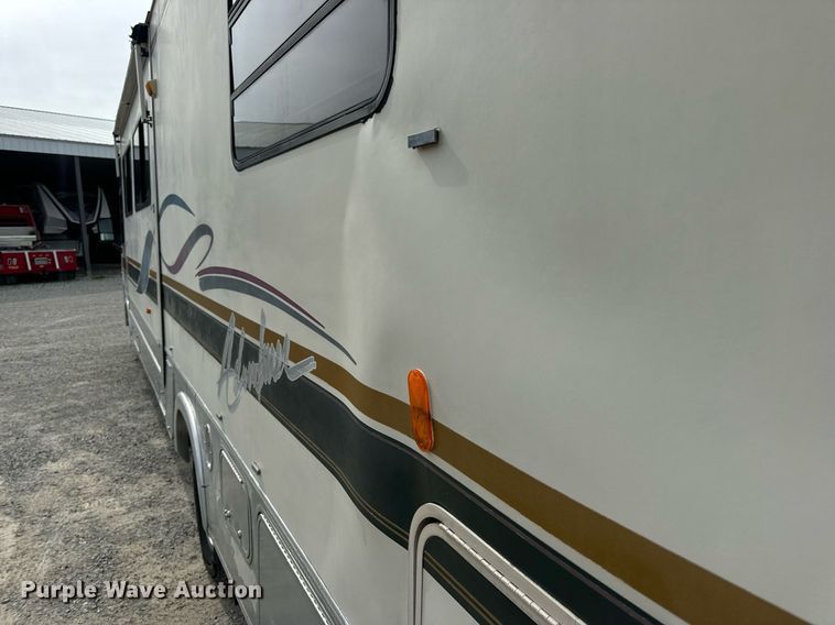 image for item EN4512 1996 Winnebago Adventure RV