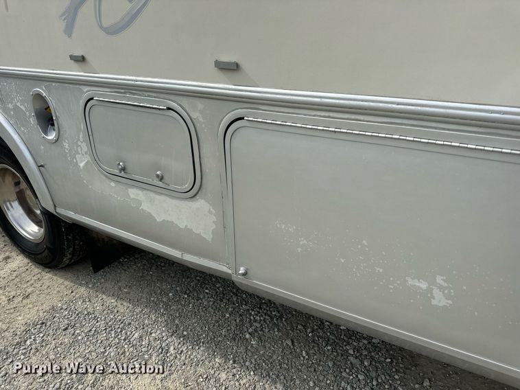 image for item EN4512 1996 Winnebago Adventure RV