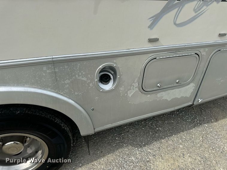 image for item EN4512 1996 Winnebago Adventure RV