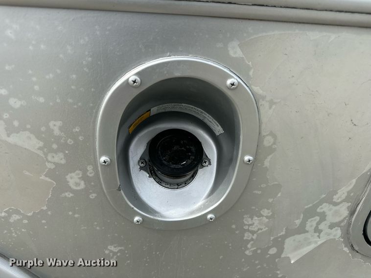 image for item EN4512 1996 Winnebago Adventure RV