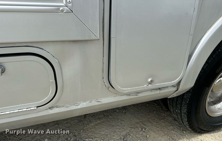 image for item EN4512 1996 Winnebago Adventure RV