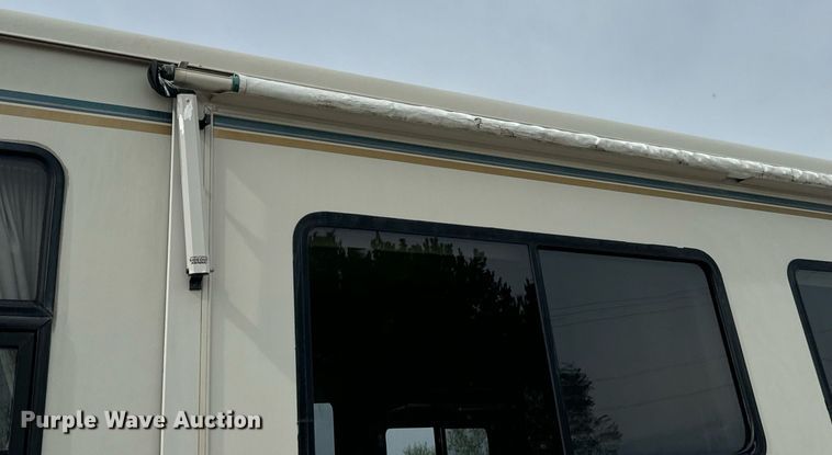 image for item EN4512 1996 Winnebago Adventure RV