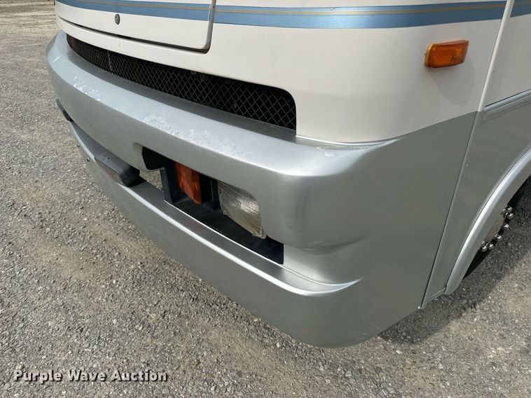 image for item EN4512 1996 Winnebago Adventure RV