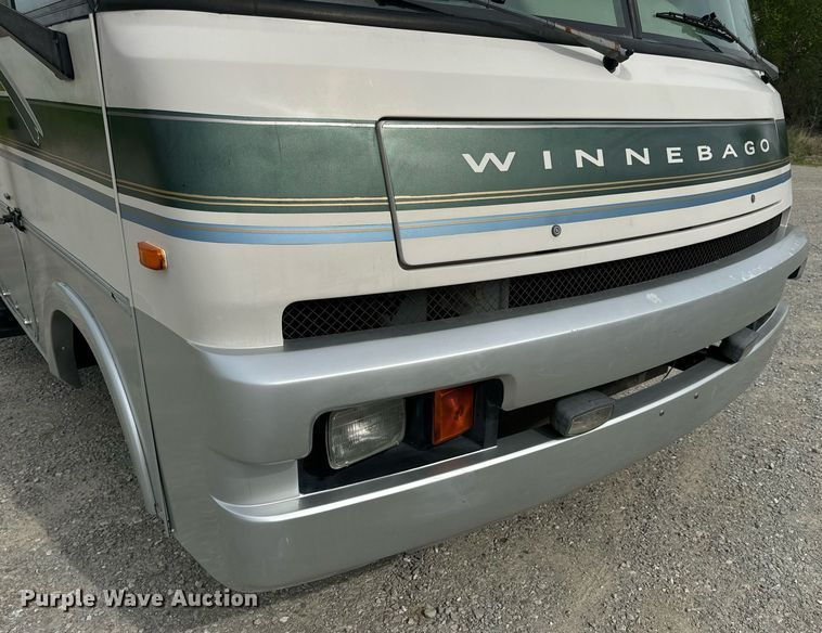 image for item EN4512 1996 Winnebago Adventure RV