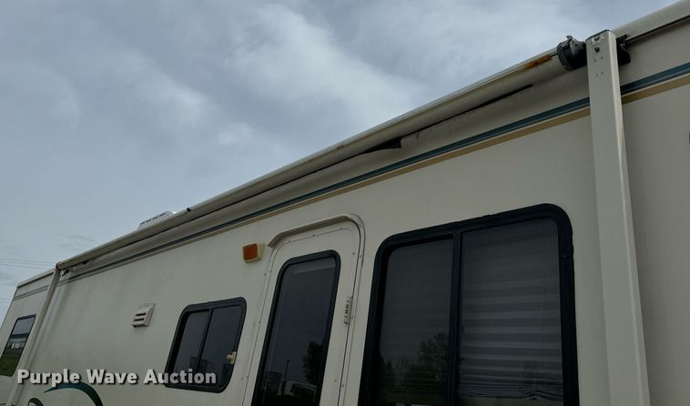 image for item EN4512 1996 Winnebago Adventure RV