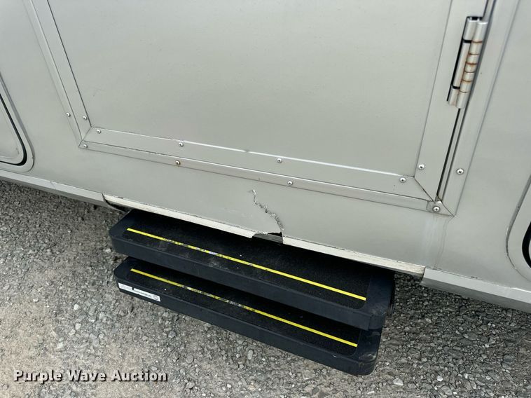 image for item EN4512 1996 Winnebago Adventure RV