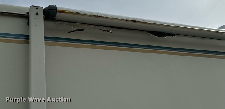 image for item EN4512 1996 Winnebago Adventure RV