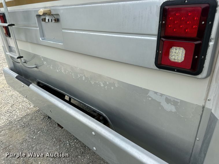 image for item EN4512 1996 Winnebago Adventure RV