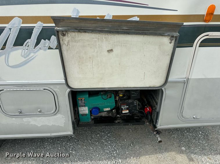 image for item EN4512 1996 Winnebago Adventure RV