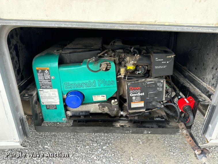 image for item EN4512 1996 Winnebago Adventure RV