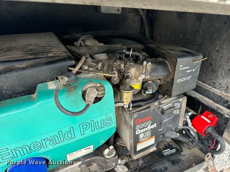 image for item EN4512 1996 Winnebago Adventure RV