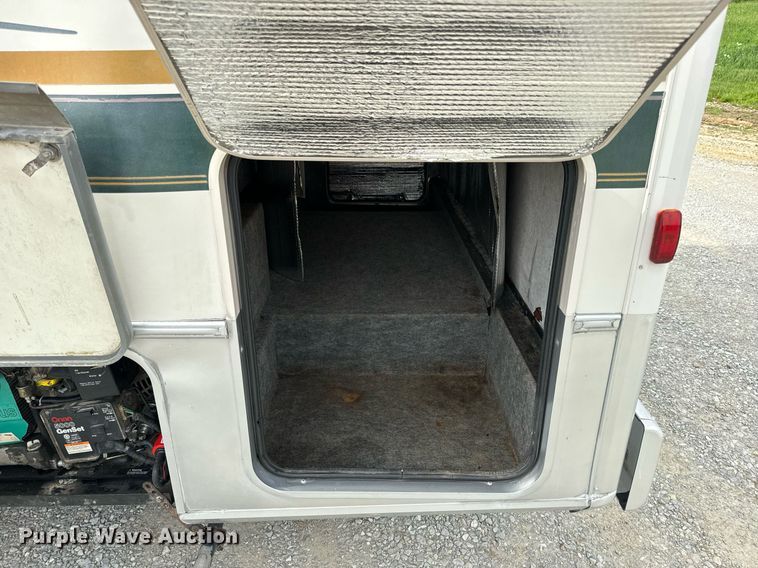 image for item EN4512 1996 Winnebago Adventure RV