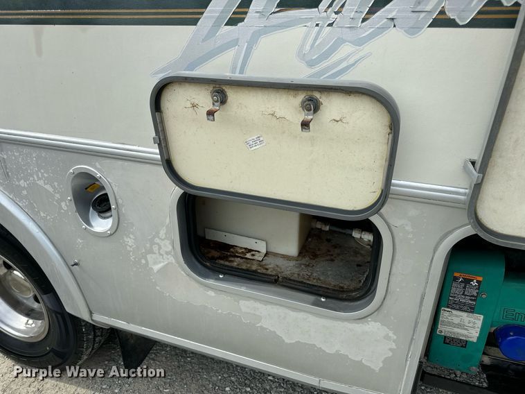 image for item EN4512 1996 Winnebago Adventure RV