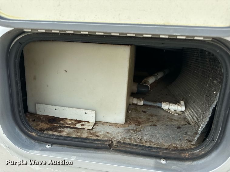 image for item EN4512 1996 Winnebago Adventure RV