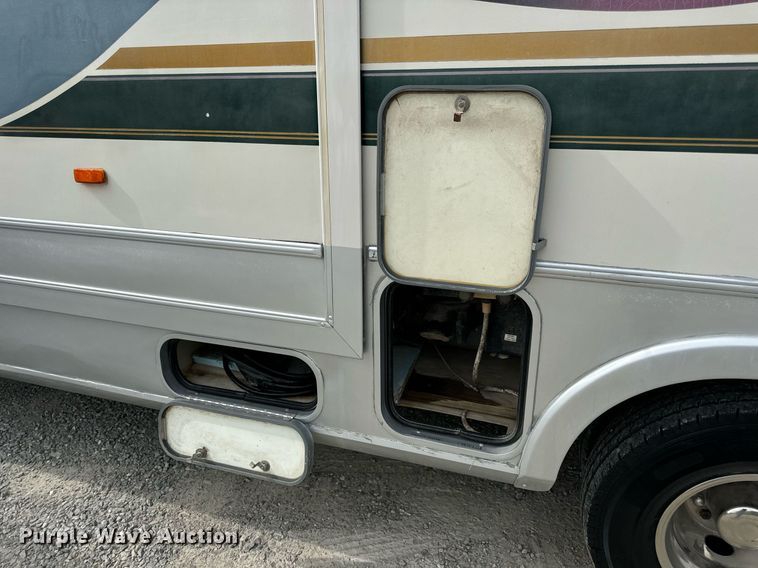 image for item EN4512 1996 Winnebago Adventure RV