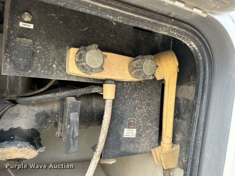 image for item EN4512 1996 Winnebago Adventure RV