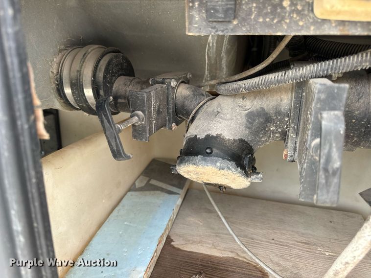 image for item EN4512 1996 Winnebago Adventure RV