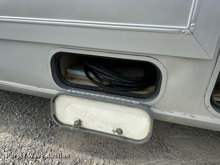 image for item EN4512 1996 Winnebago Adventure RV