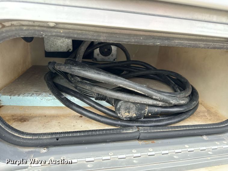 image for item EN4512 1996 Winnebago Adventure RV