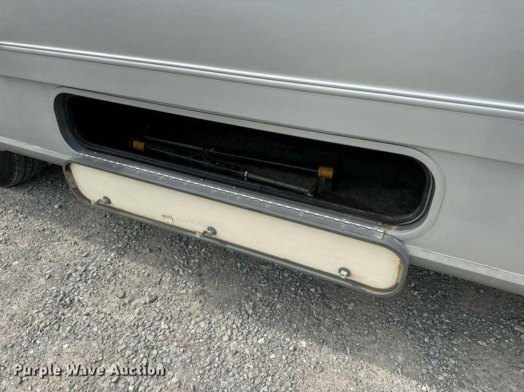 image for item EN4512 1996 Winnebago Adventure RV