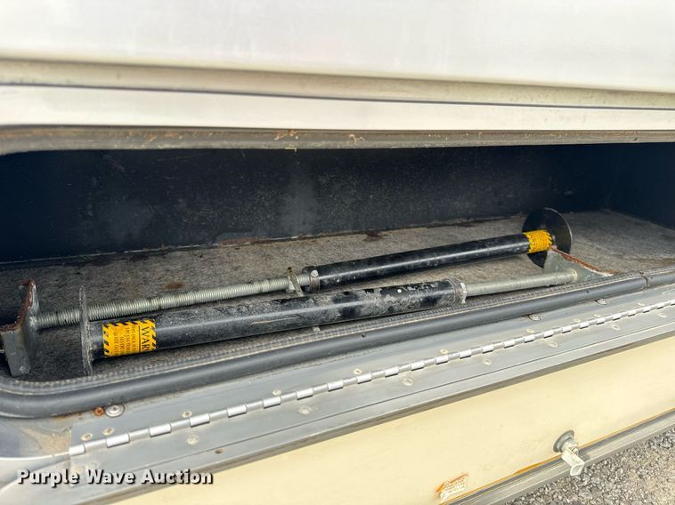 image for item EN4512 1996 Winnebago Adventure RV