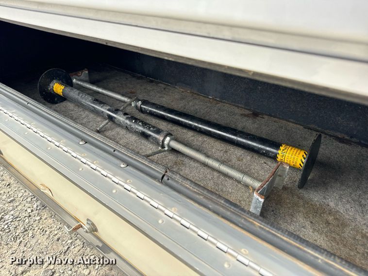 image for item EN4512 1996 Winnebago Adventure RV