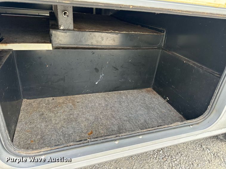 image for item EN4512 1996 Winnebago Adventure RV