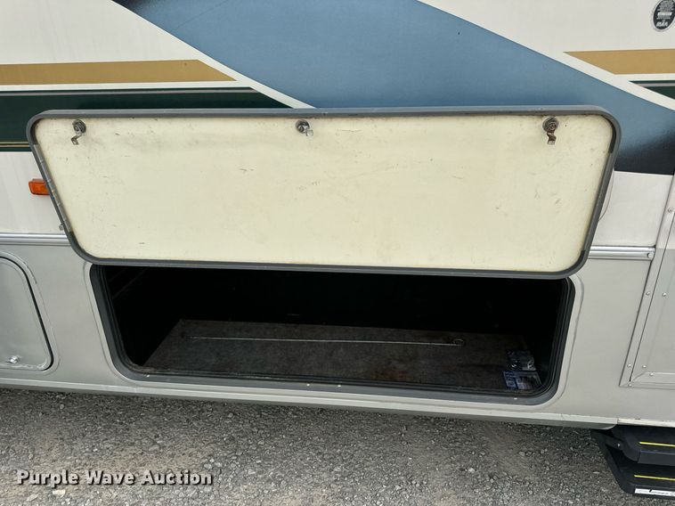 image for item EN4512 1996 Winnebago Adventure RV