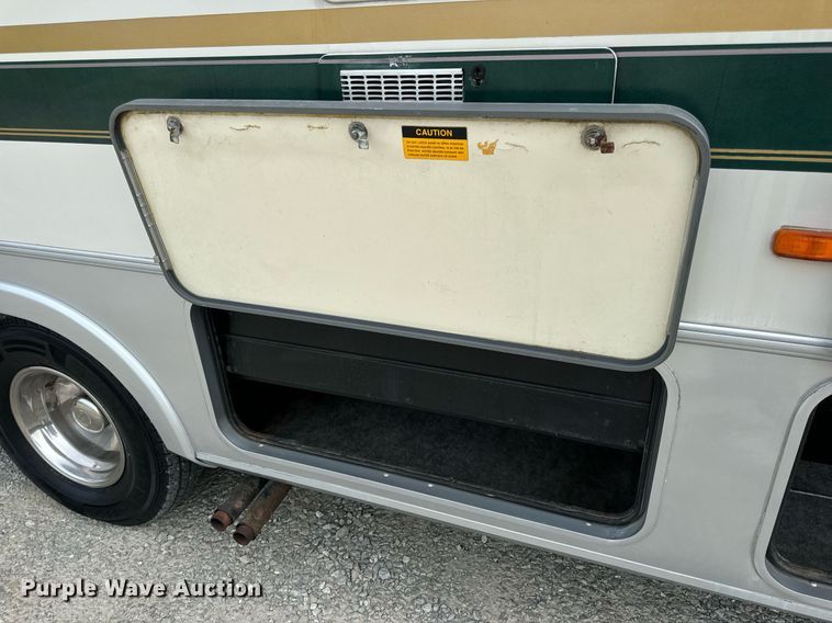 image for item EN4512 1996 Winnebago Adventure RV