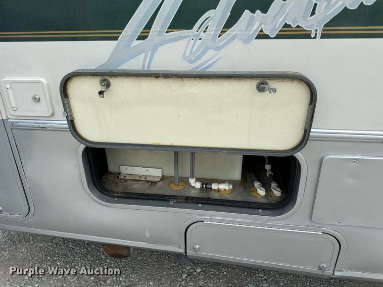 image for item EN4512 1996 Winnebago Adventure RV