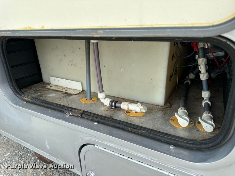 image for item EN4512 1996 Winnebago Adventure RV