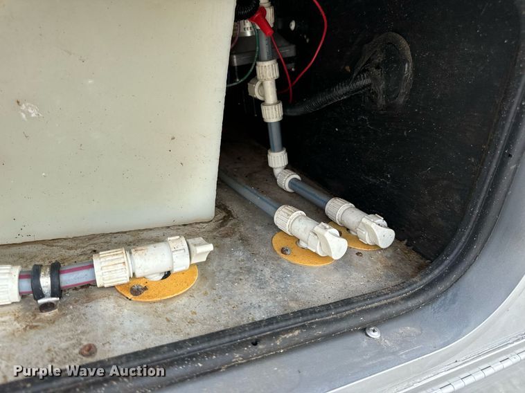 image for item EN4512 1996 Winnebago Adventure RV