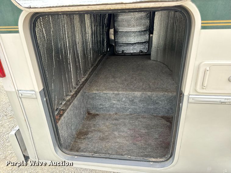 image for item EN4512 1996 Winnebago Adventure RV