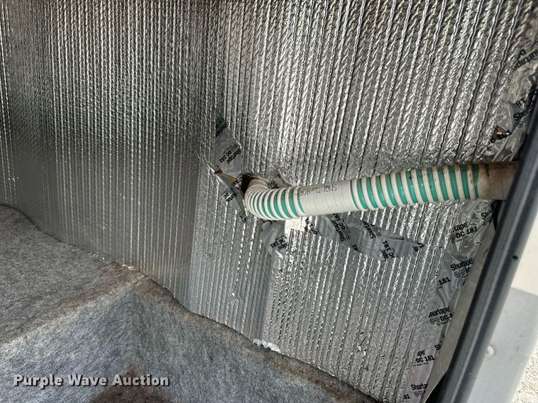 image for item EN4512 1996 Winnebago Adventure RV