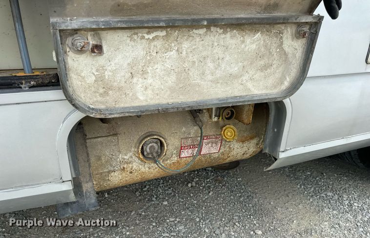 image for item EN4512 1996 Winnebago Adventure RV