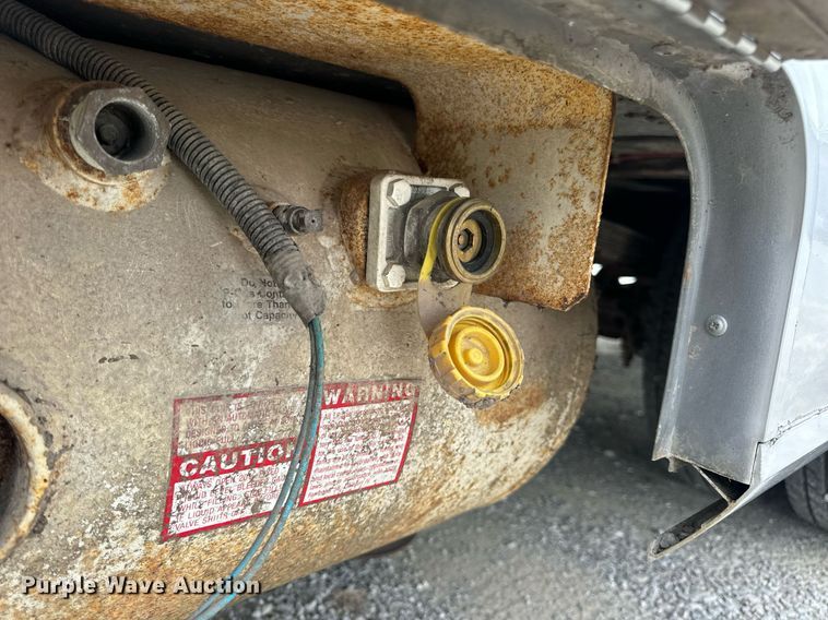 image for item EN4512 1996 Winnebago Adventure RV