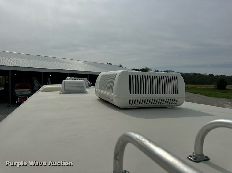 image for item EN4512 1996 Winnebago Adventure RV