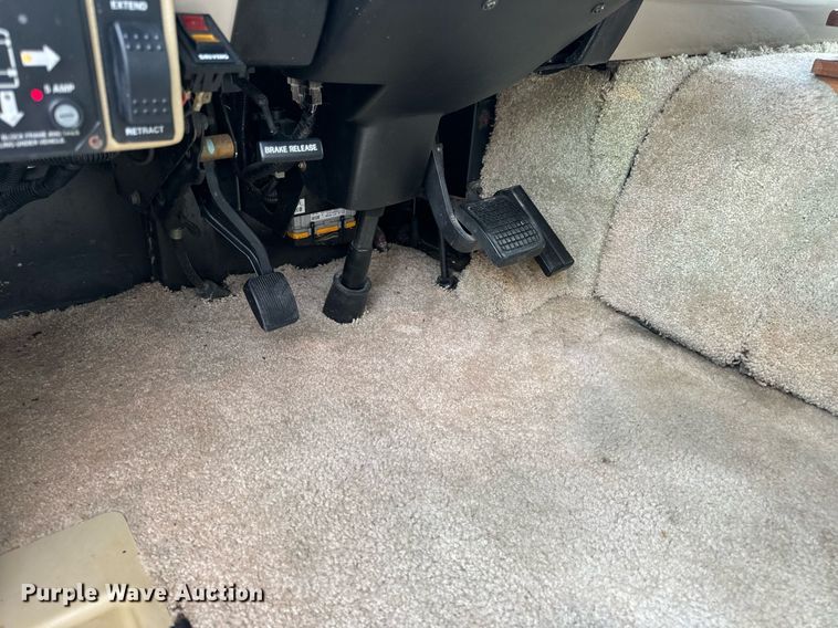 image for item EN4512 1996 Winnebago Adventure RV